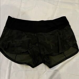 Lululemon Women's Black Camouflage Speed Up low rise  size 6